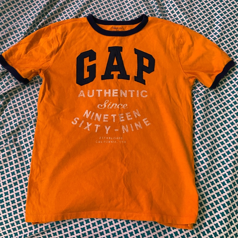 gap shirt